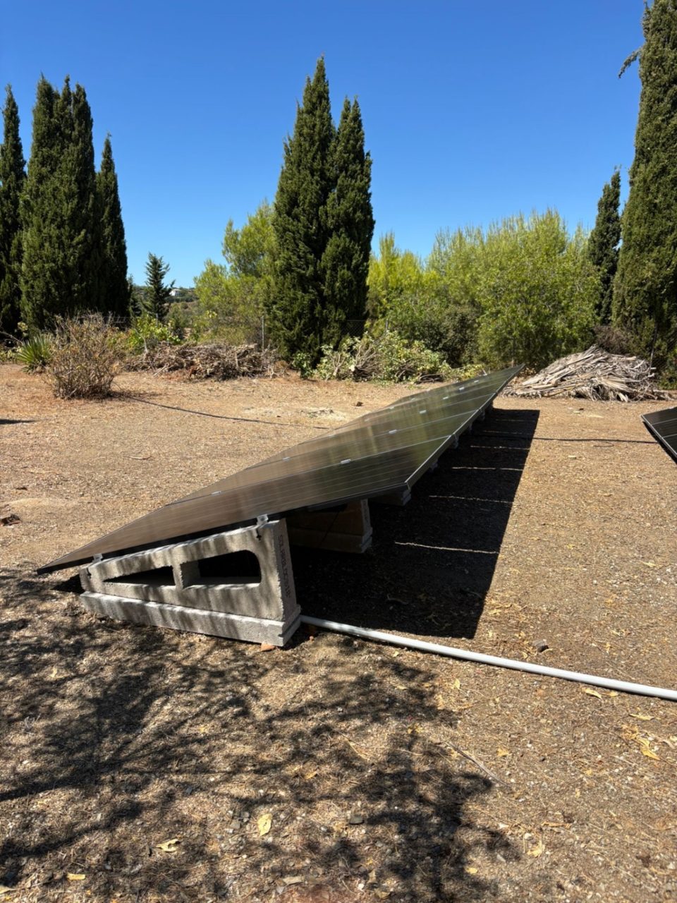 Panel structure resting on precast concrete blocks on the plot in Alhaurín el Grande