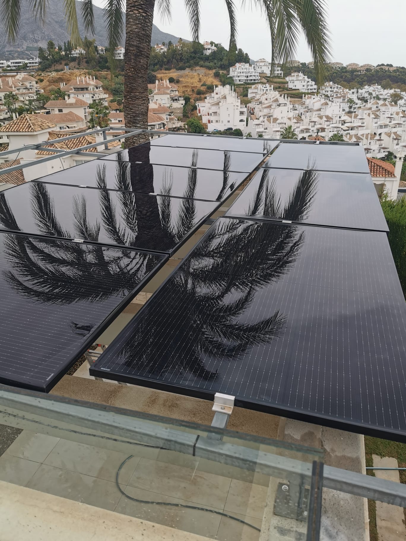 Spotless solar panels after professional cleaning by Mi Techo Solar