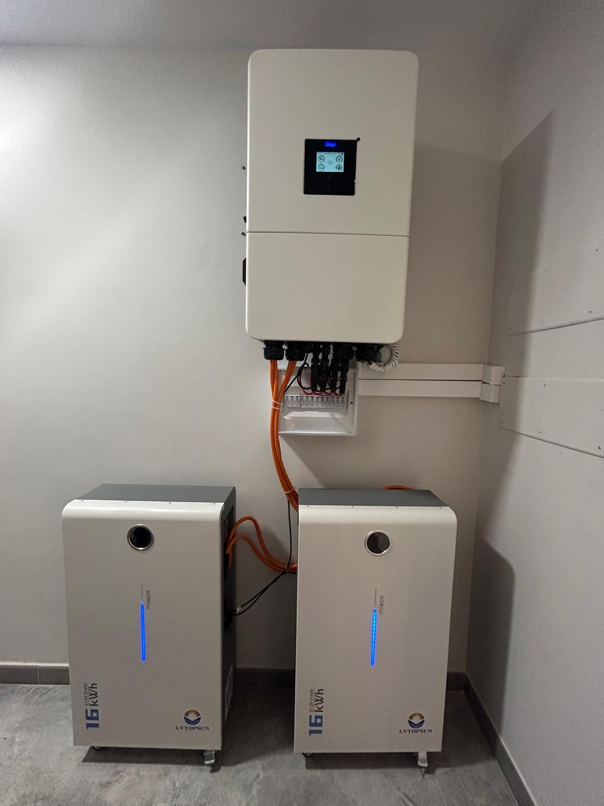 Inversor Deye con dos baterías de 16 kWh en Marbella
