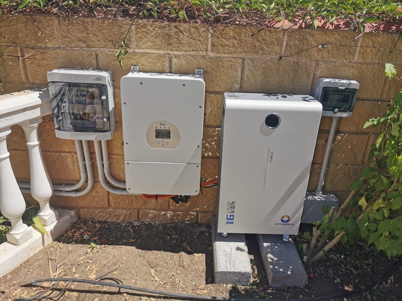 Deye inverter, 16 kWh MTS battery and protection boxes mounted on the exterior wall of the home in Alhaurín el Grande