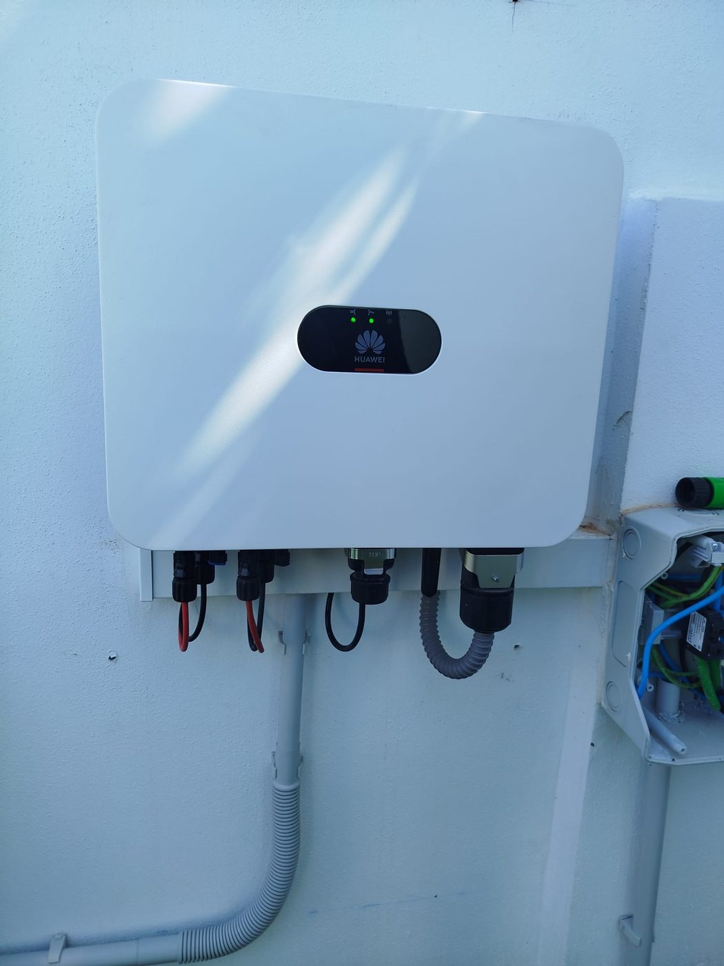 Huawei inverter on an exterior wall in Benahavís, status LEDs green after the repair